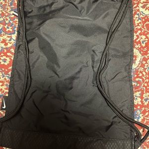 Black Nike men’s or women’s drawstring bag. Barely used, in great condition.